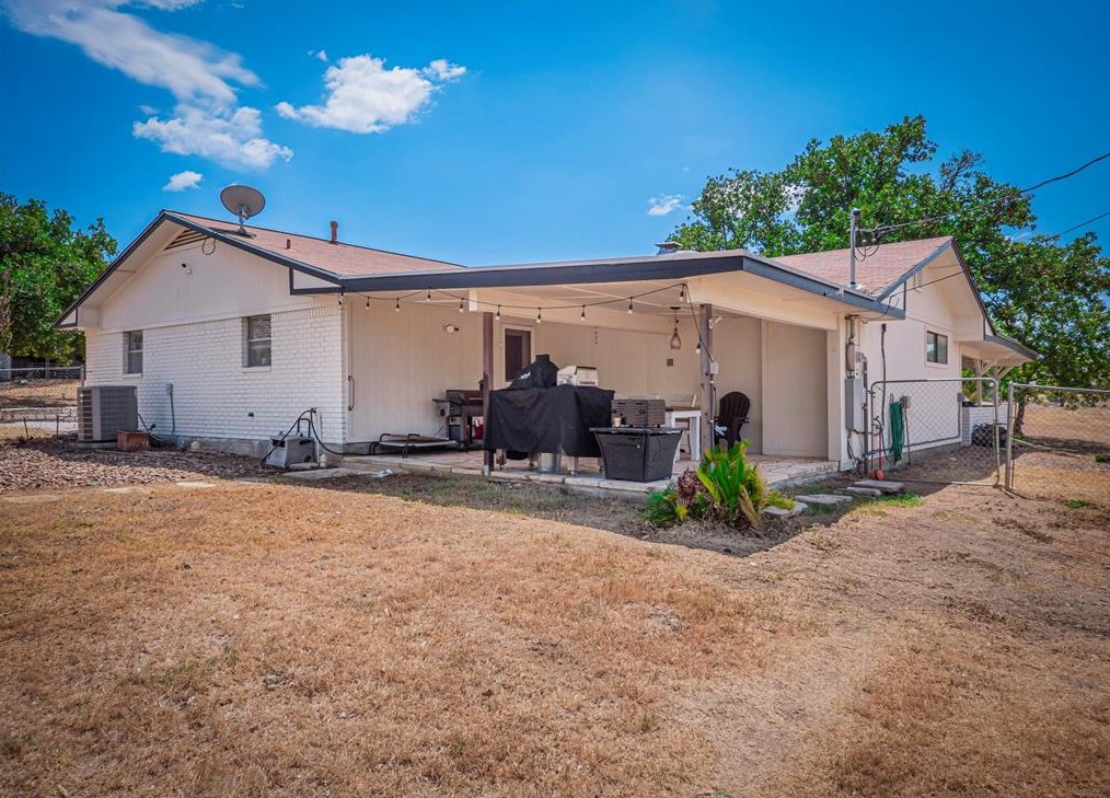 3201 Oak Rdg Dr, Cypress Mill TX  78654-4181 exterior