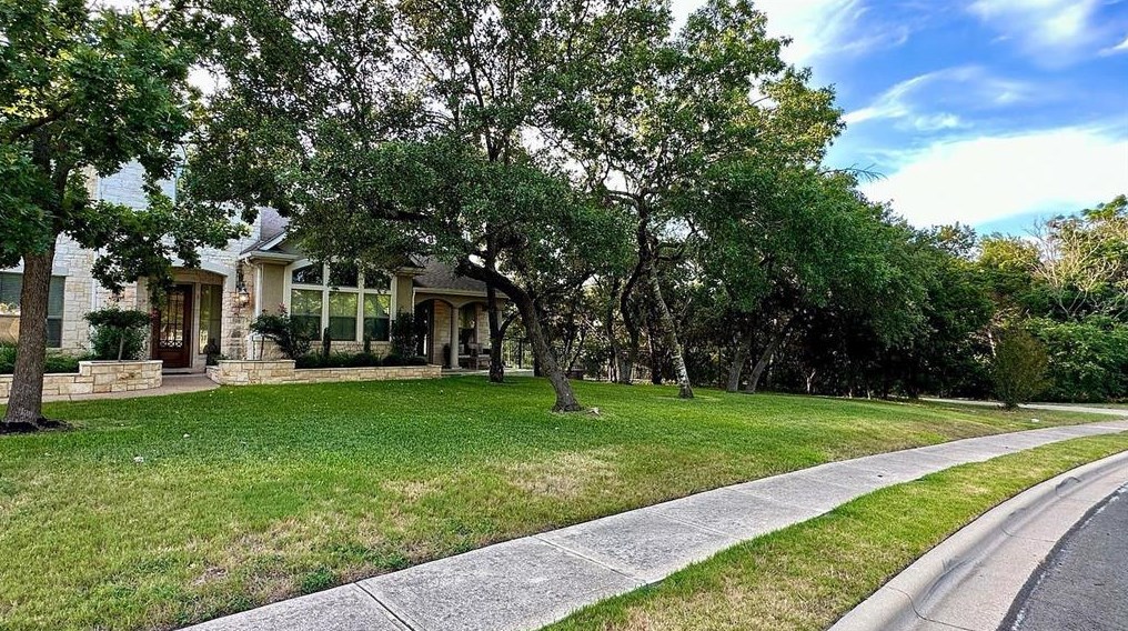 7520 Roaring Springs Dr, Austin TX  78736-3321 exterior