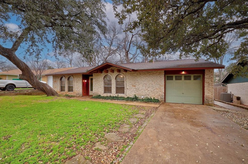 2501 Campden Dr, Austin TX  78745-4839 exterior