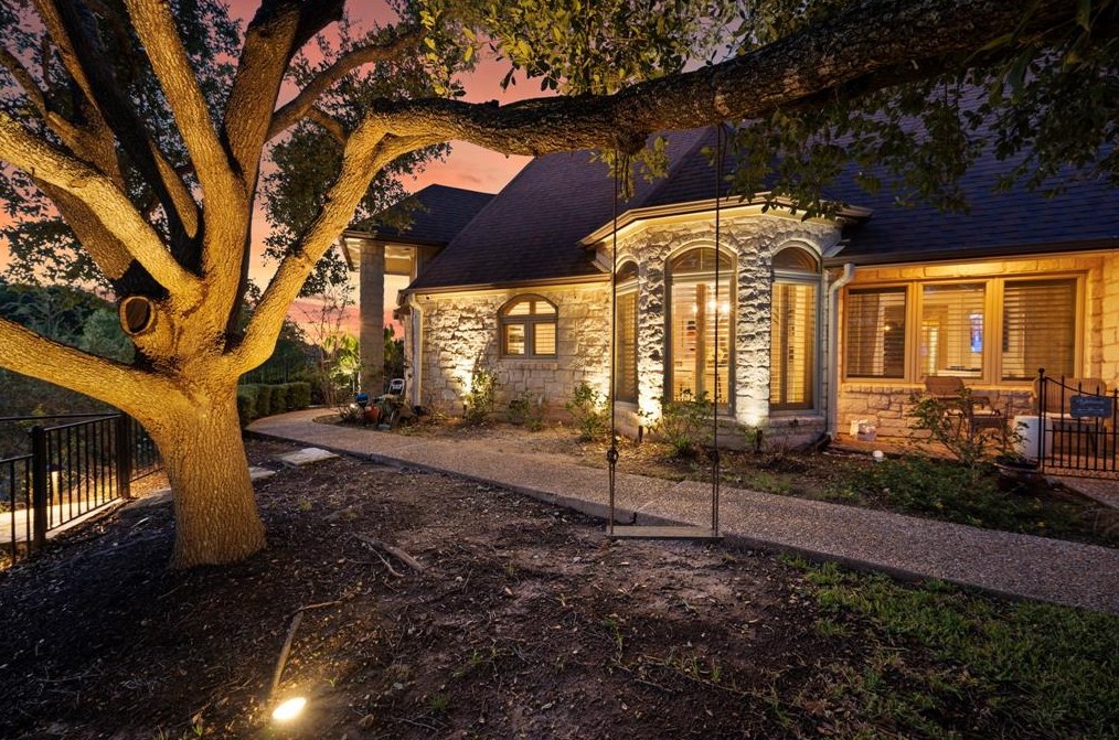 2800 Round Table Rd, Austin TX  78746-1804 exterior