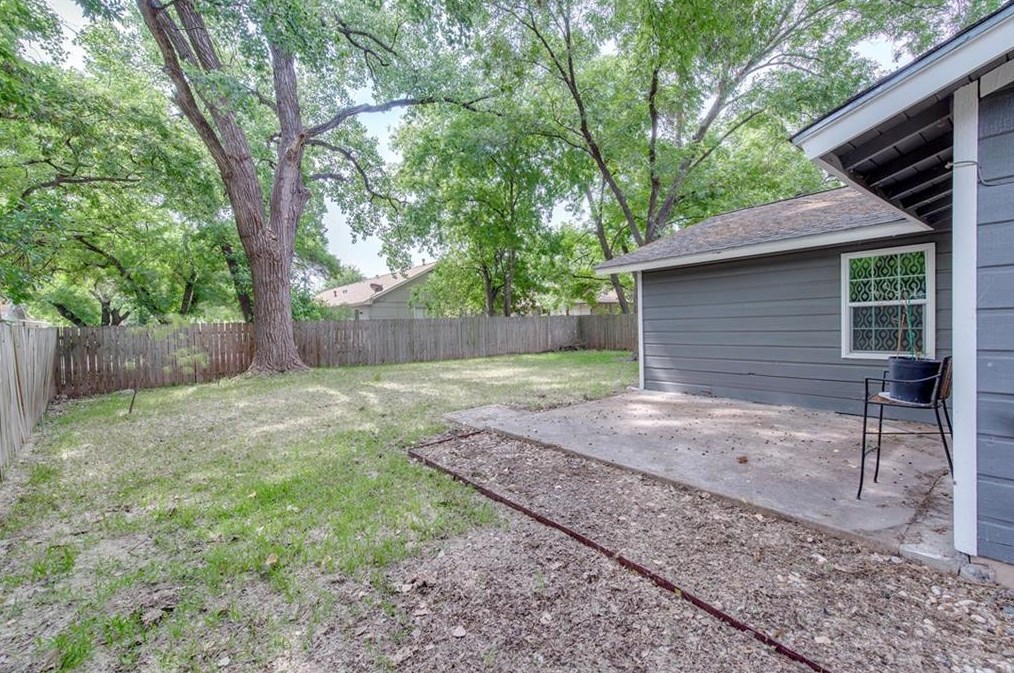 6511 Pevensey Dr, Austin TX  78745-3955 exterior