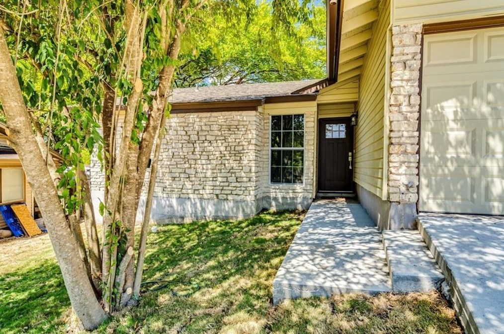 5500 Ferret Path, Austin TX  78744-3832 exterior