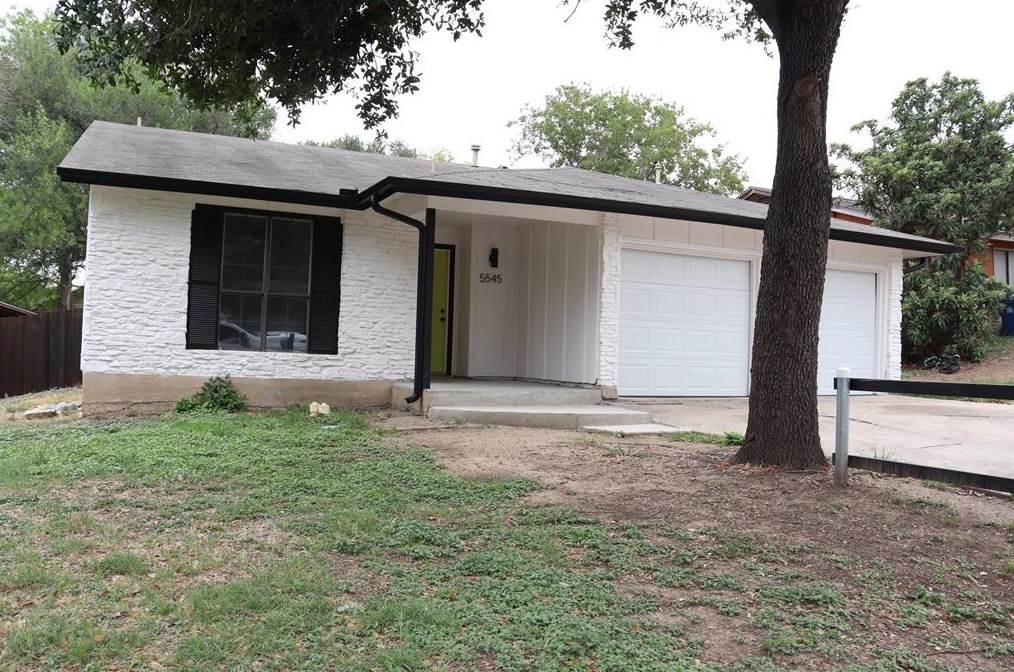 5545 Pine Pl, Austin TX  78744-3652 exterior