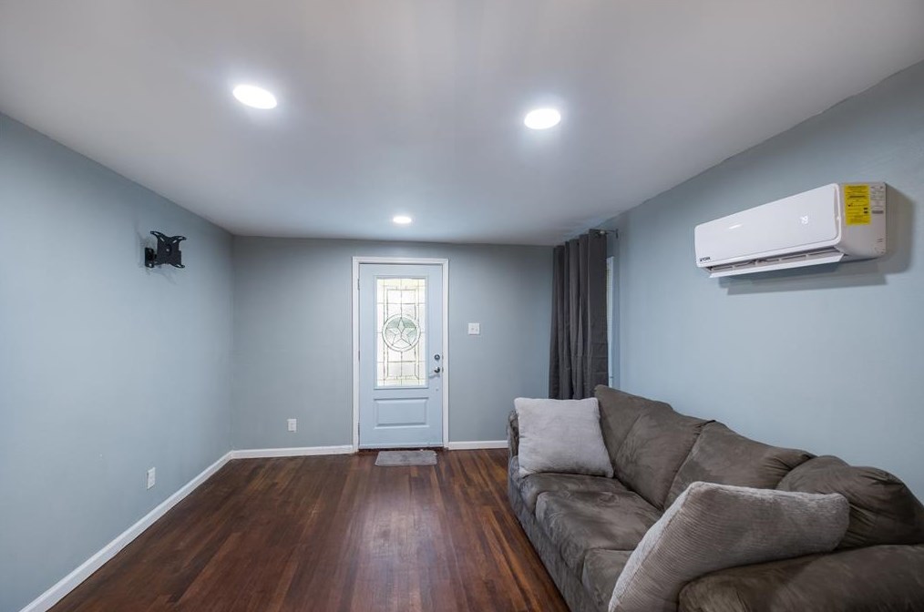 542 Silva St, Seguin, TX 78155
