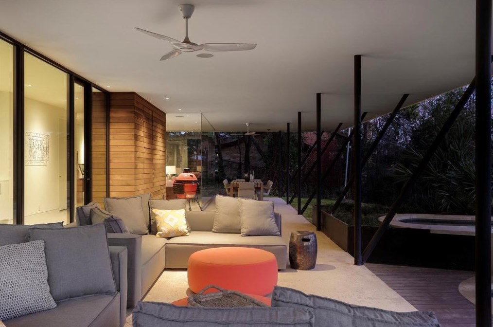 4607 Laurel Cyn Dr, Austin TX  78731-5206 exterior