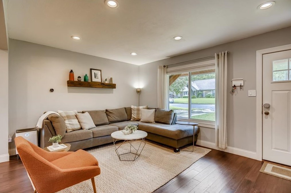 4916 Lansing Dr, Austin TX  78745-1748 exterior