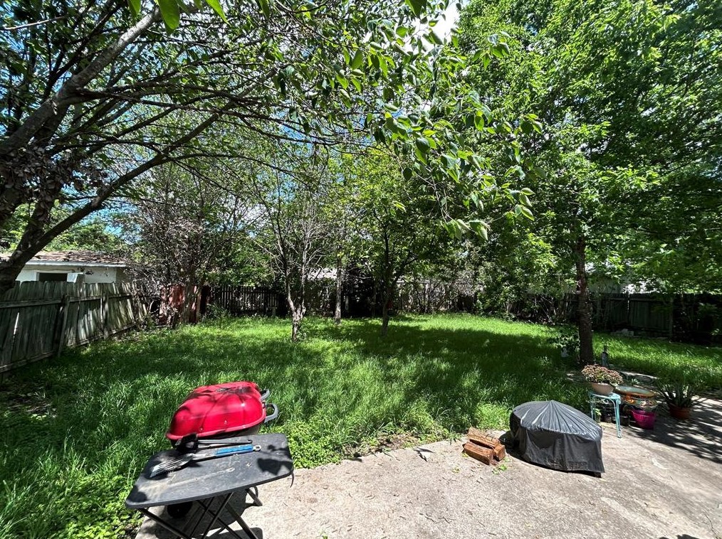 4504 Dovehill Dr, Austin TX  78744-4342 exterior