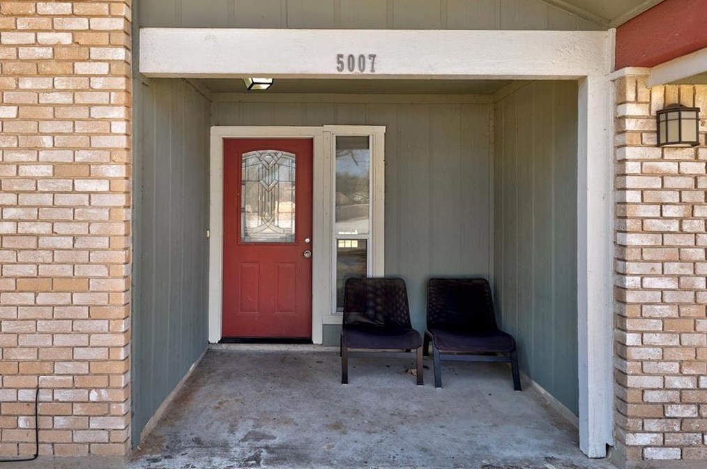 5007 Timber Wolf Cir, Austin TX  78727-6742 exterior