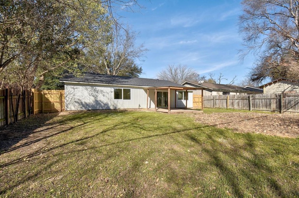 5707 Pino Ln, Austin TX  78744-4448 exterior