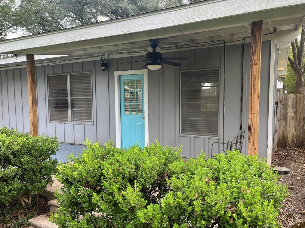 908 Gilmore St, Taylor TX  76574-1535 exterior