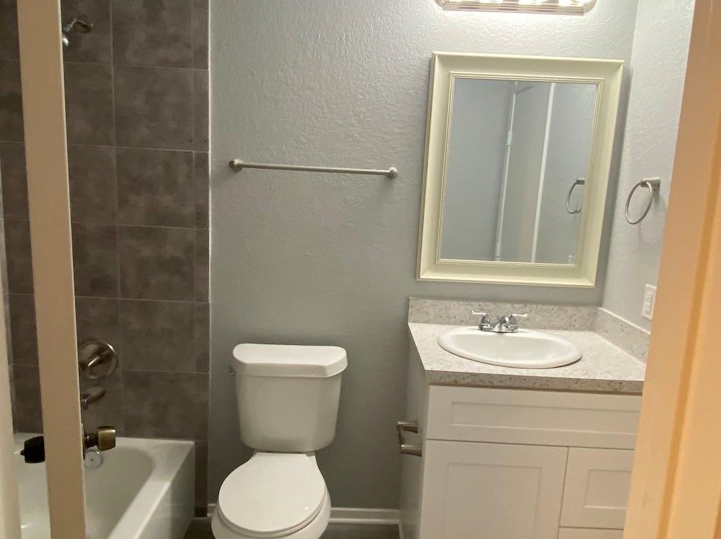 2621 Ektom Dr, Austin TX  78745-2602 exterior