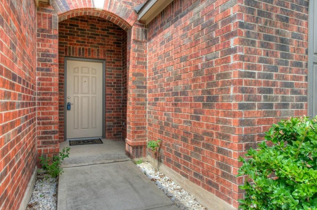 8616 Keynes Ln, Austin TX  78747-3964 exterior