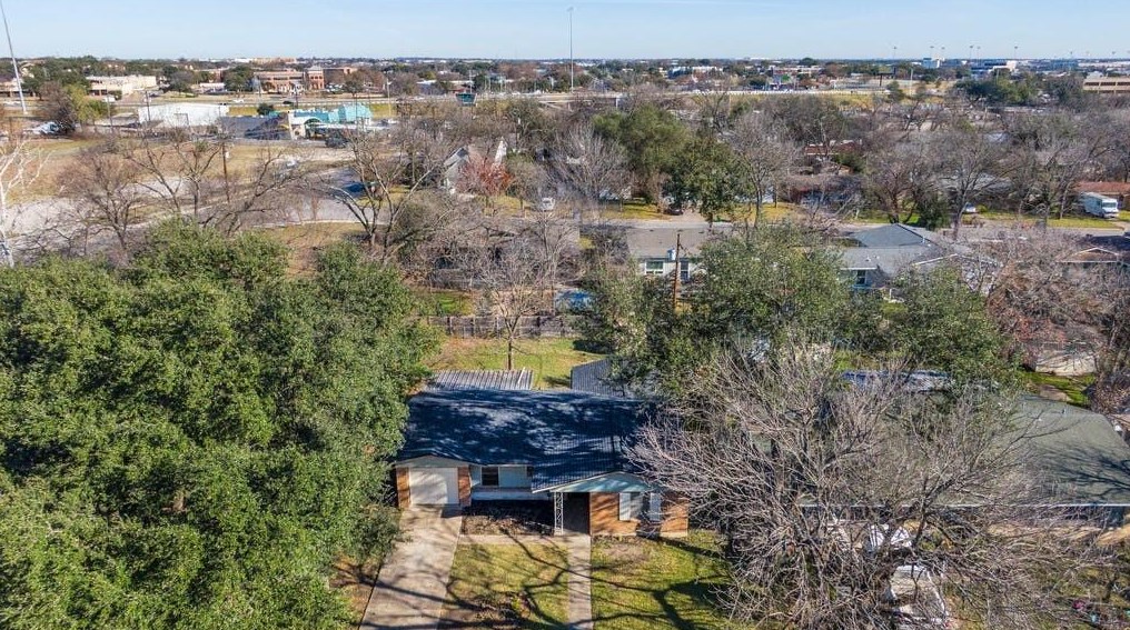 1304 Hillcrest Dr, Austin TX  78723-1847 exterior