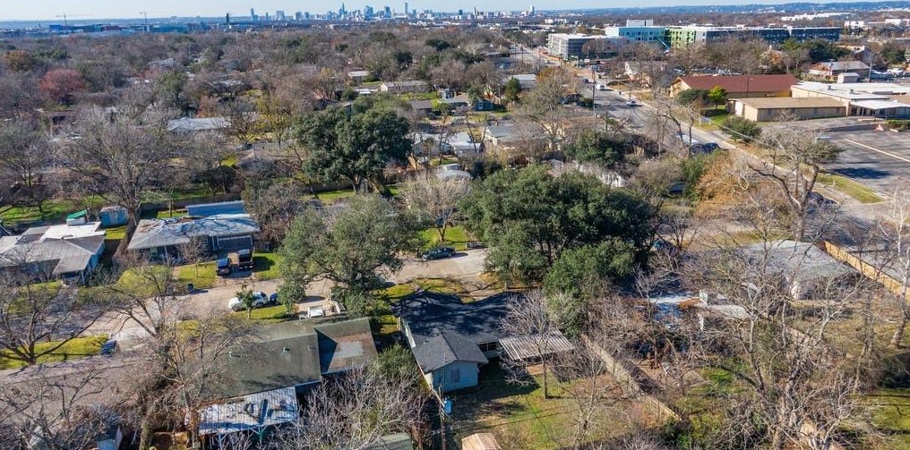 1304 Hillcrest Dr, Austin TX  78723-1847 exterior