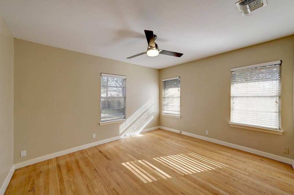 1304 Hillcrest Dr, Austin TX  78723-1847 exterior