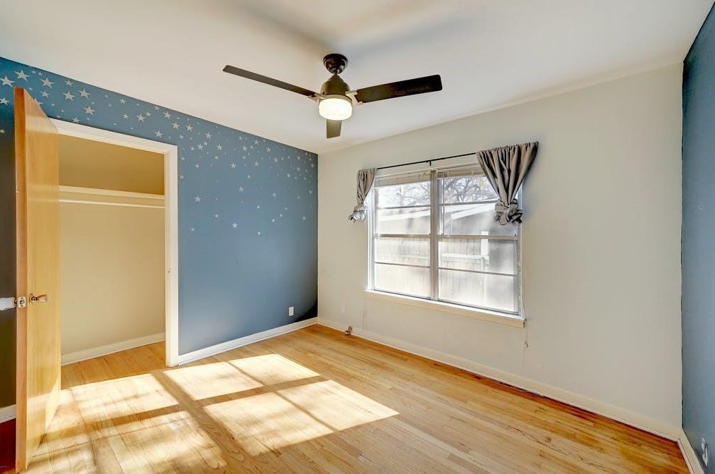 1304 Hillcrest Dr, Austin TX  78723-1847 exterior