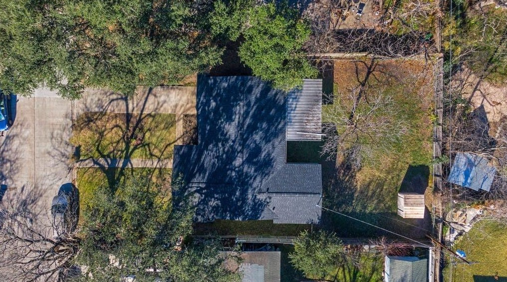 1304 Hillcrest Dr, Austin TX  78723-1847 exterior