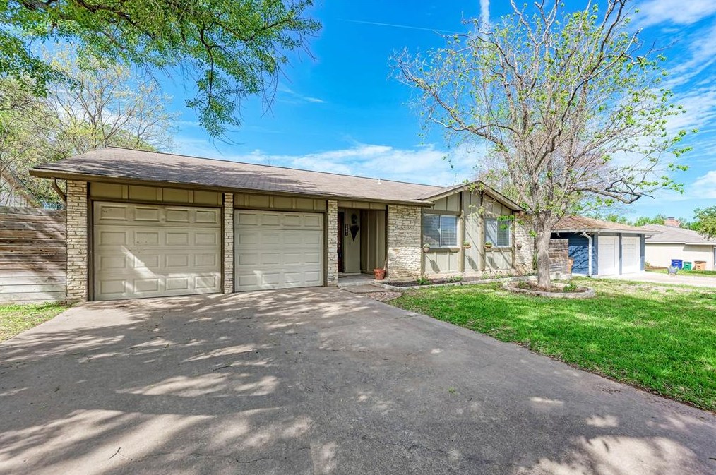 2804 Sissinghurst Dr, Austin TX  78745-4721 exterior