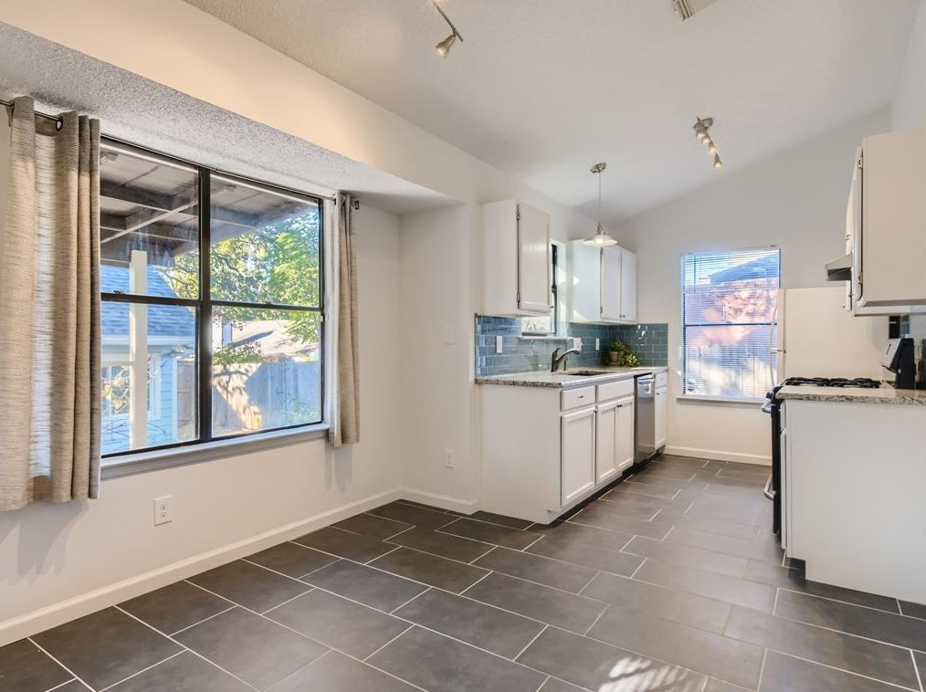 1013 Tensley Trl, Austin TX 78748-6489 exterior