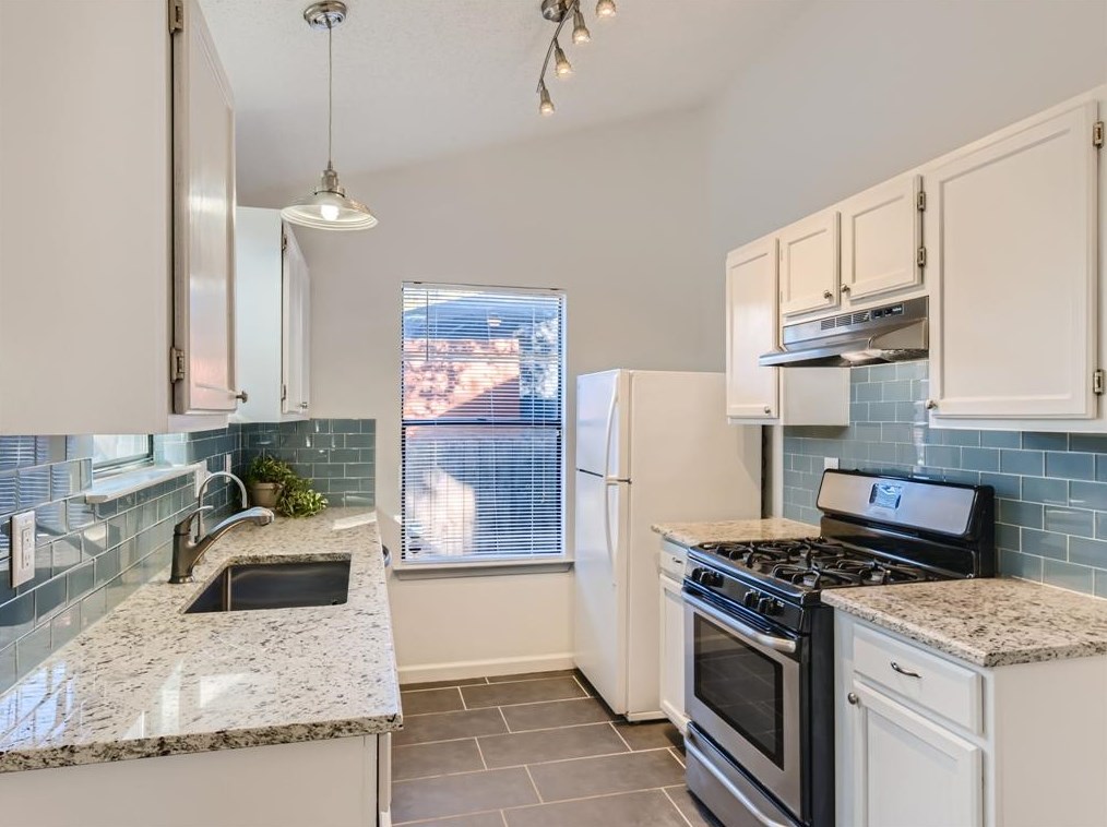 1013 Tensley Trl, Austin TX 78748-6489 exterior