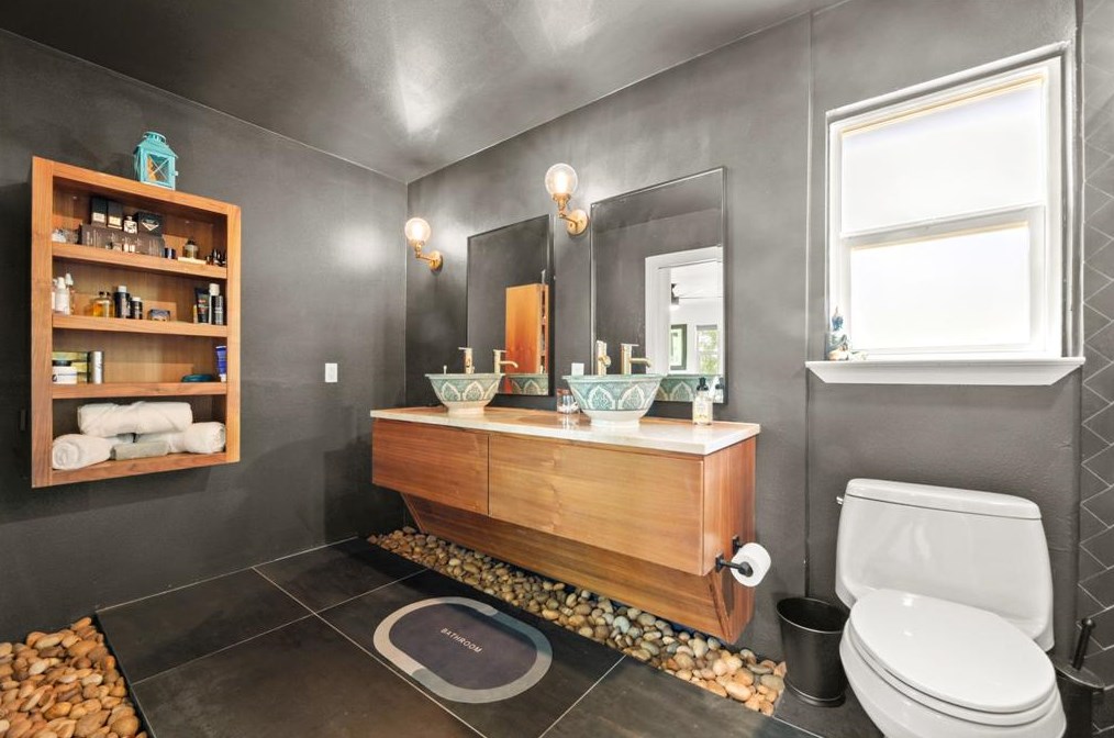 3007 Northeast Dr, Austin TX  78723-2727 exterior