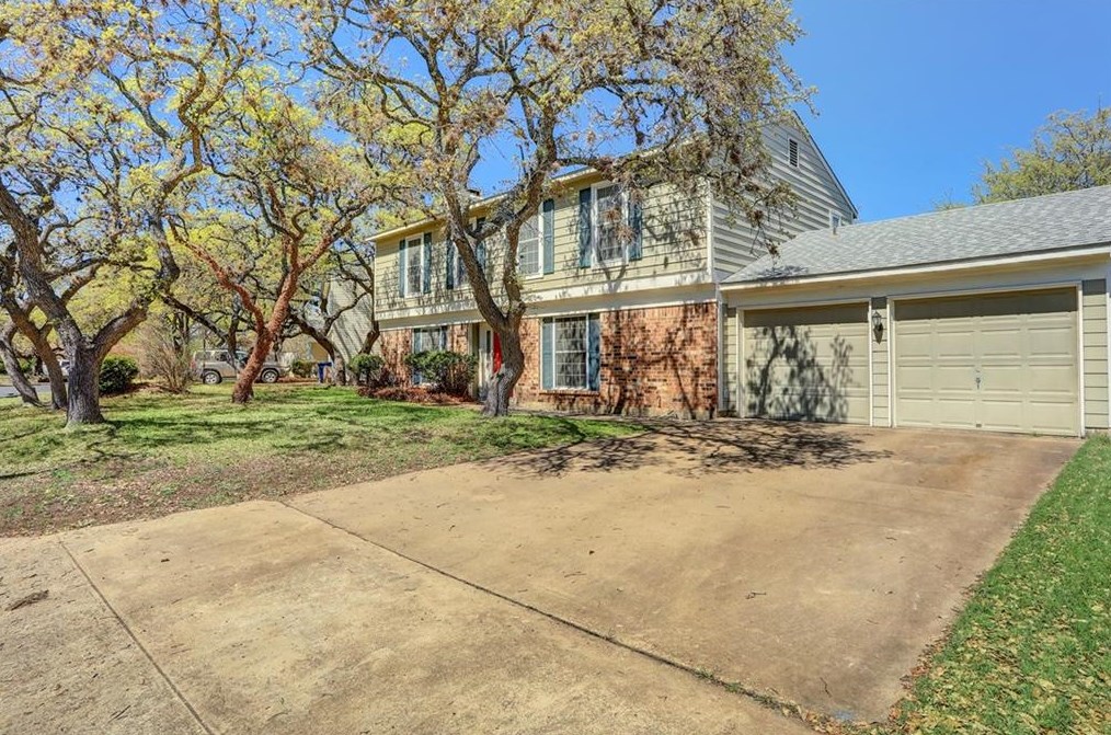 1204 Gemini Dr, Austin TX  78758-3812 exterior