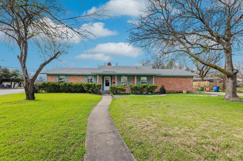 7400 Northcrest Blvd, Austin TX  78752-2451 exterior
