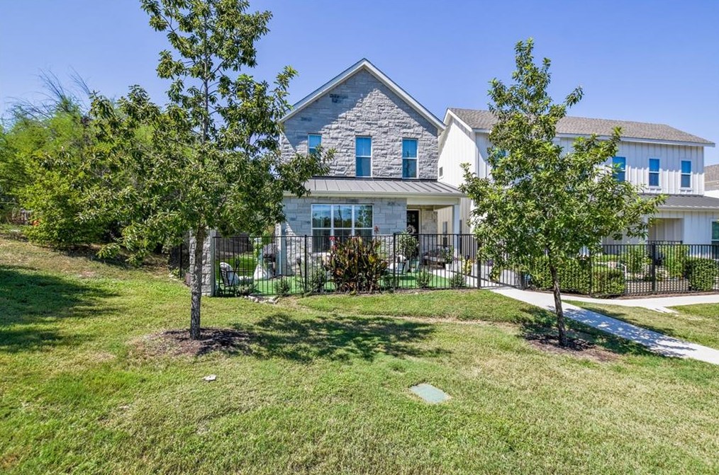 2624 Metcalfe Rd, Austin TX  78741-5628 exterior