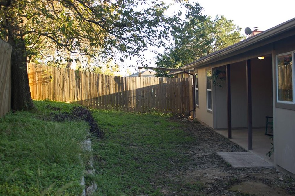 5802 Spring Meadow Rd, Austin TX  78744-3036 exterior