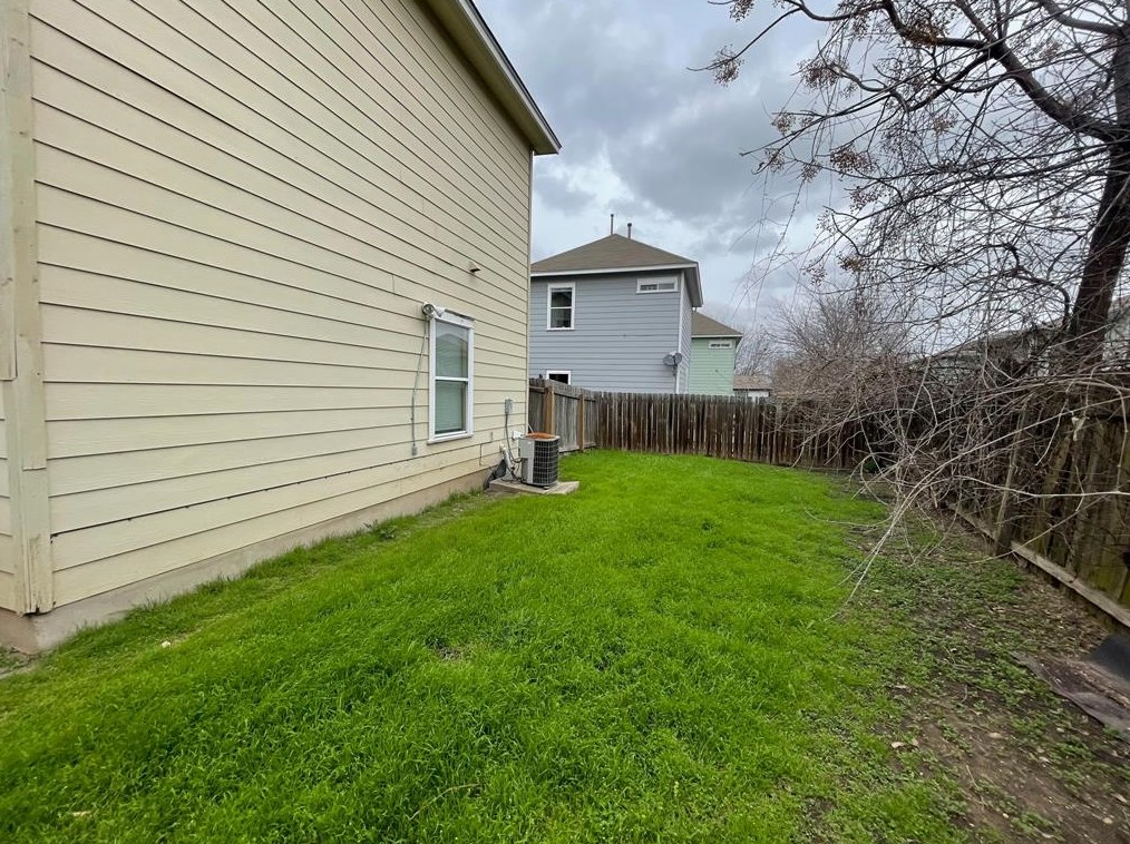 2111 Maxwell Ln, Austin TX  78741-6609 exterior