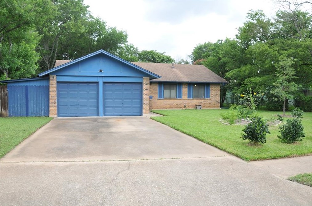 5112 Meadow Creek Dr, Austin TX  78745-3046 exterior