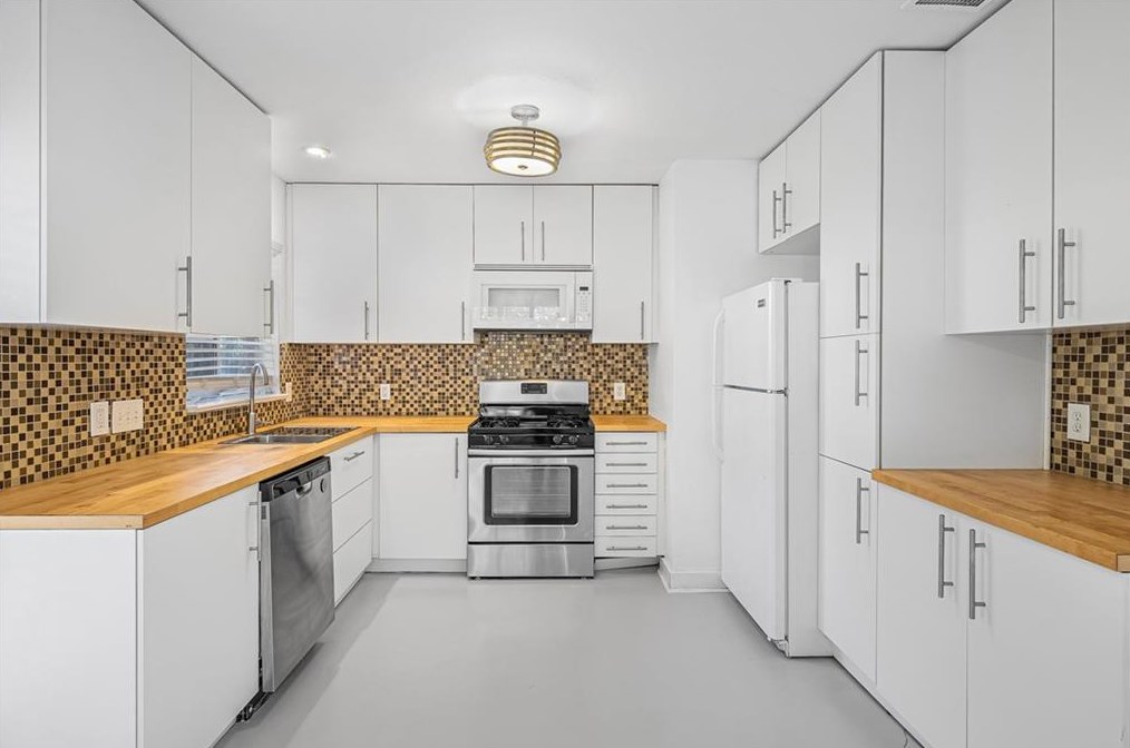 3705 Tower View Ct, Austin TX  78723-5738 exterior