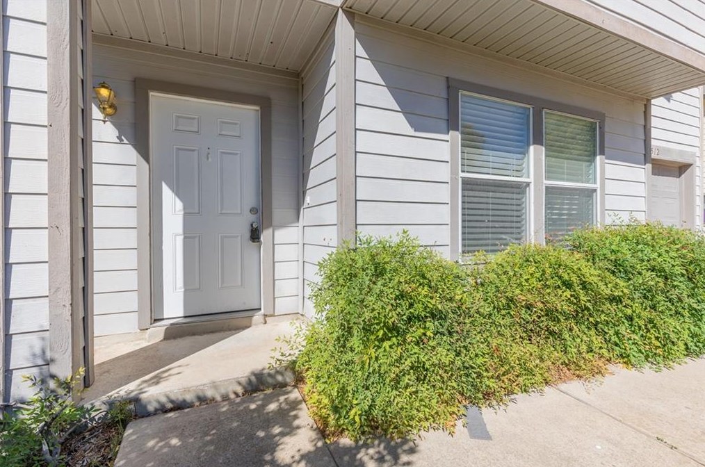 10512 Garbacz Dr, Austin TX  78748-3770 exterior