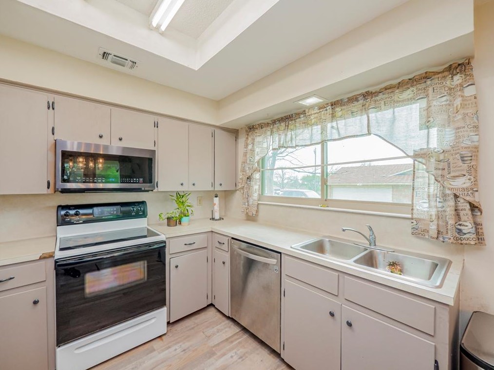 15308 Spg Hl Ln, Pflugerville TX 78660-3339 exterior