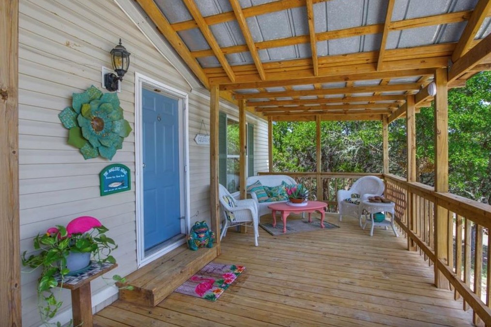 1502 Cyn Trce, New Braunfels TX  78133-2145 exterior