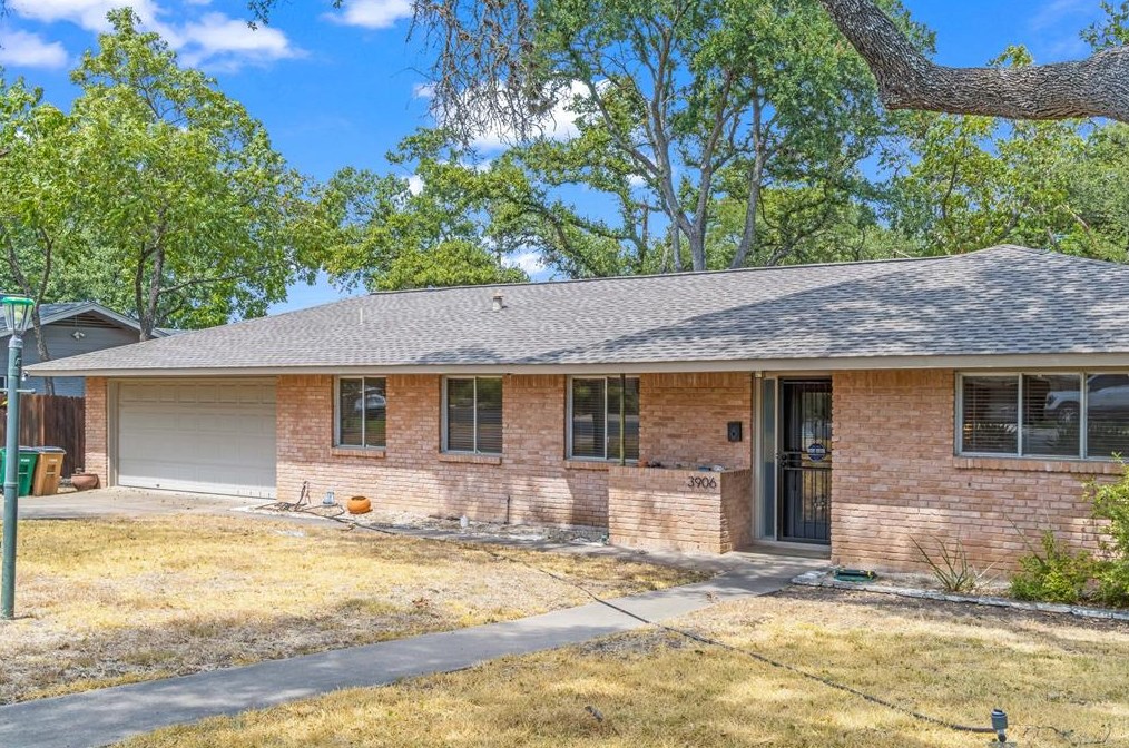 3906 Sierra Dr, Austin TX  78731-3912 exterior