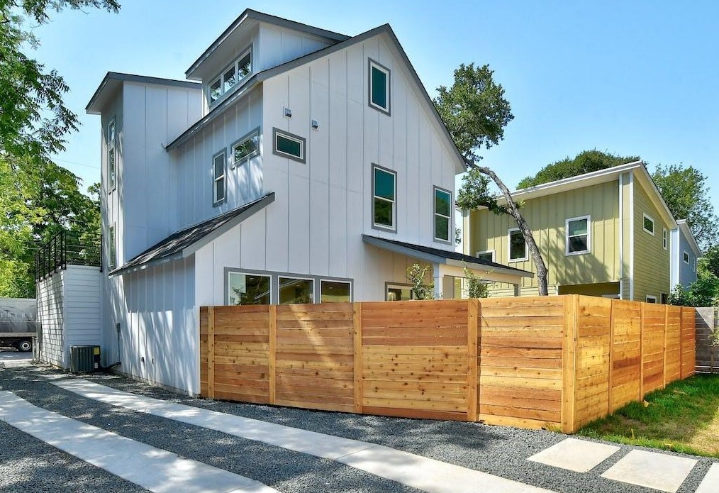 710 Valdez St, Austin TX  78741-2449 exterior