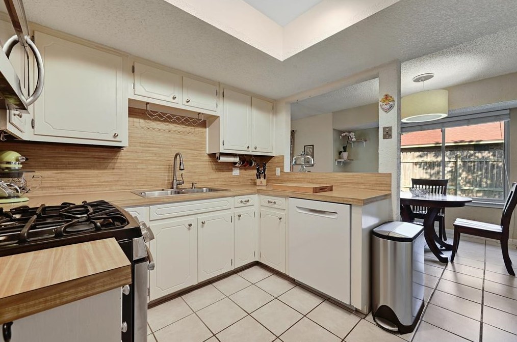 7208 Trce Chain Dr, Austin TX  78749-2141 exterior