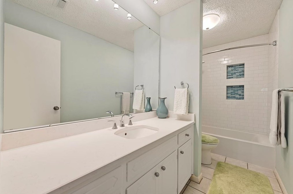 7208 Trce Chain Dr, Austin TX  78749-2141 exterior