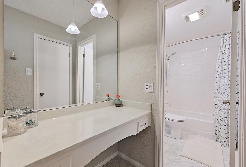 7208 Trce Chain Dr, Austin TX  78749-2141 exterior