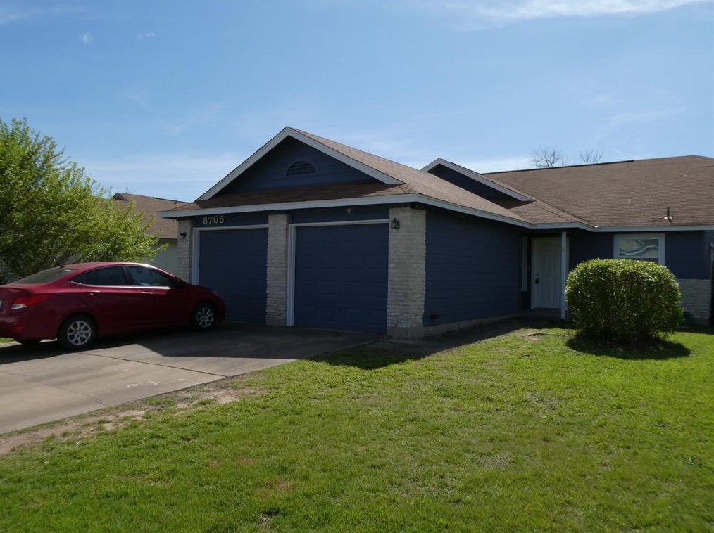 8705 Pineridge Dr, Austin TX  78729-5402 exterior