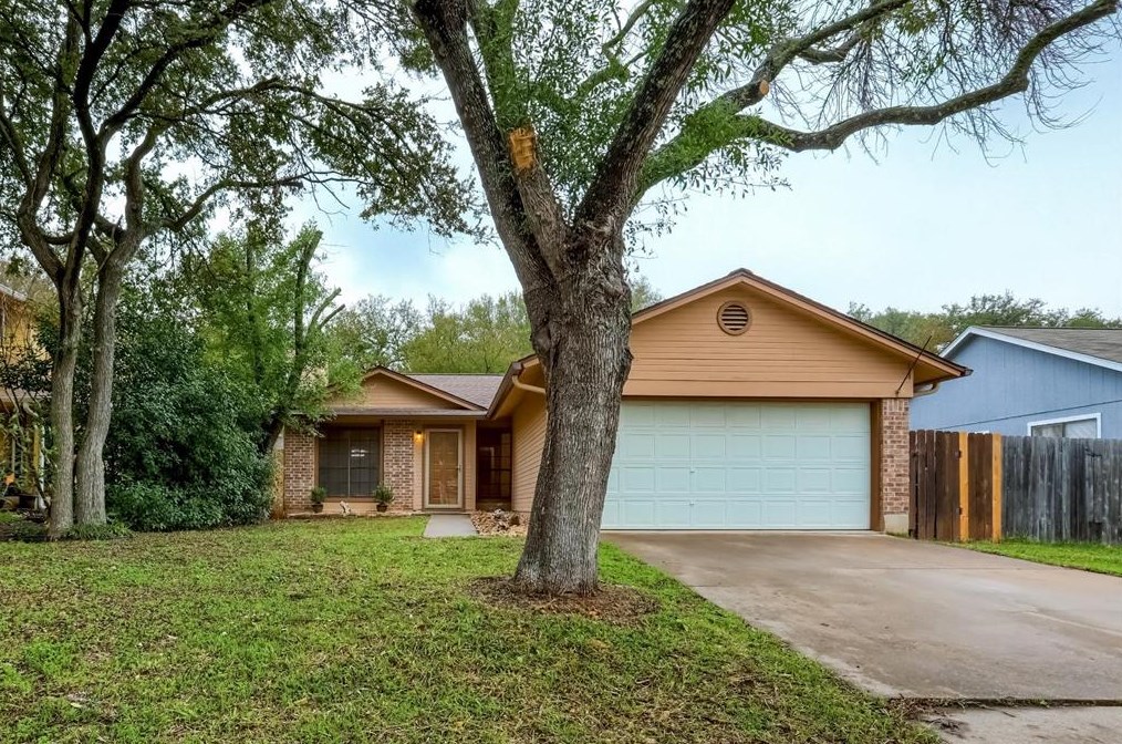 8400 Horton Trl, Austin TX  78749-3919 exterior