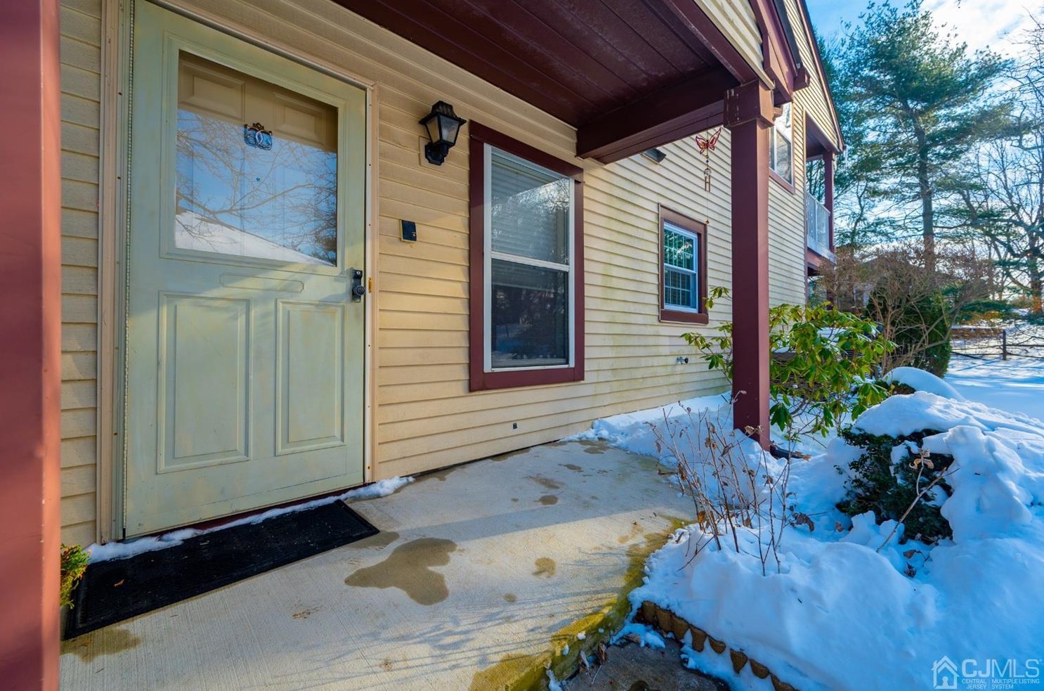 8 Ashbourne Dr, Monroe Twp NJ  08831-5207 exterior