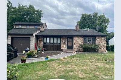 43-50 Cameo Place, Colonia, NJ 07067 - Photo 1