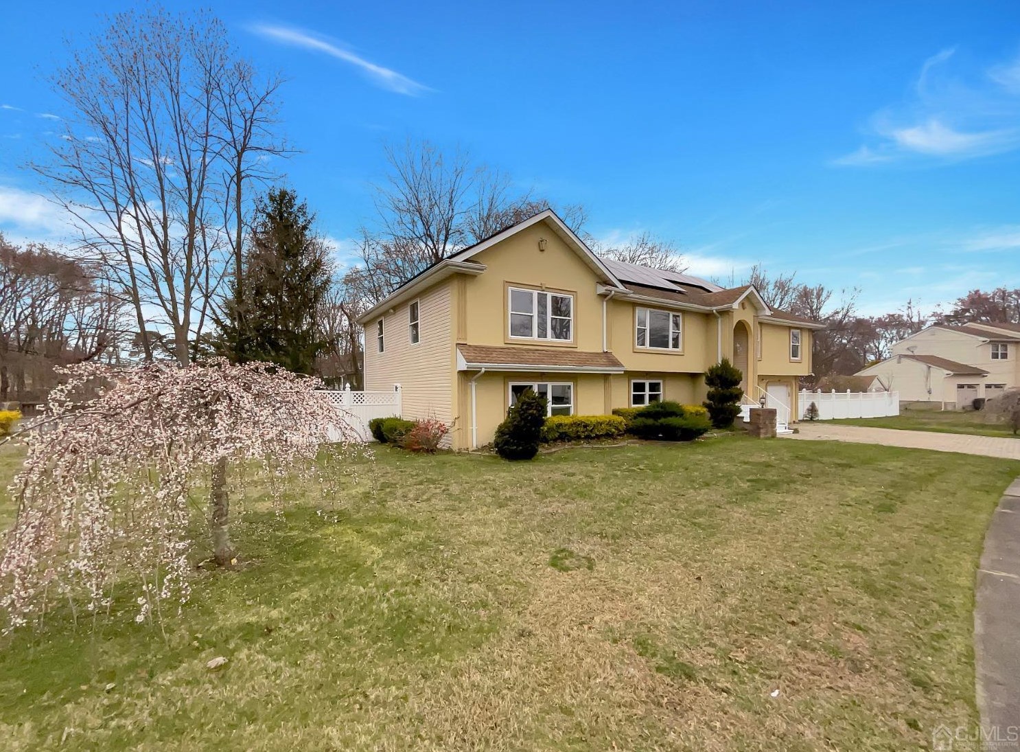 82 Herman Dr, Spotswood NJ  08884-1622 exterior