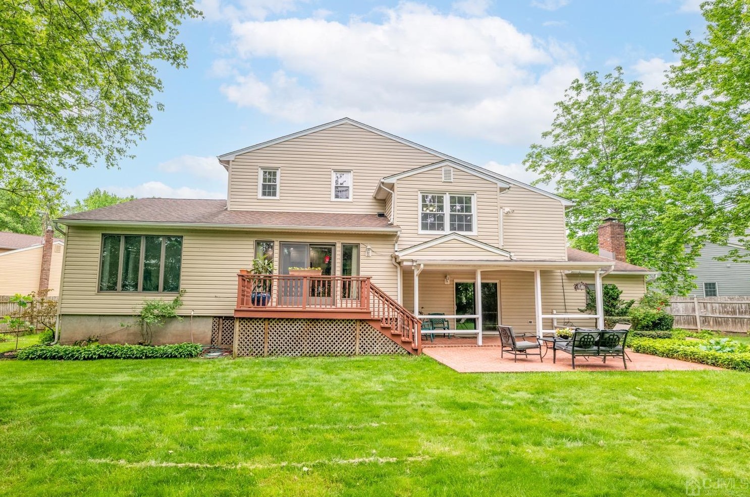 11 Sussex Ct, Edison NJ 08820-1756 exterior