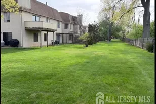 29 Gate House Ln, Edison, NJ 08820 - Photo 27