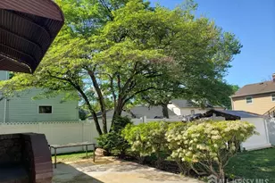 22 Trenton Ave, Edison, NJ 08817 - Photo 15