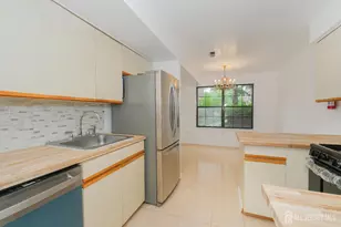 402 Hidden Village Dr, Perth Amboy, NJ 08862 - Photo 5