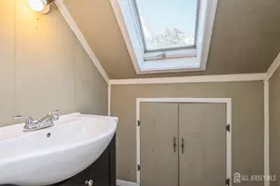 23 Colfax Rd, Edison, NJ 08817 - Photo 13